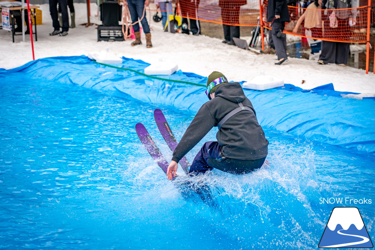 富良野スキー場｜いよいよインターナショナルなイベントに？！春シーズン恒例『第13回 Pond Skimming 池渡り』開催～♪